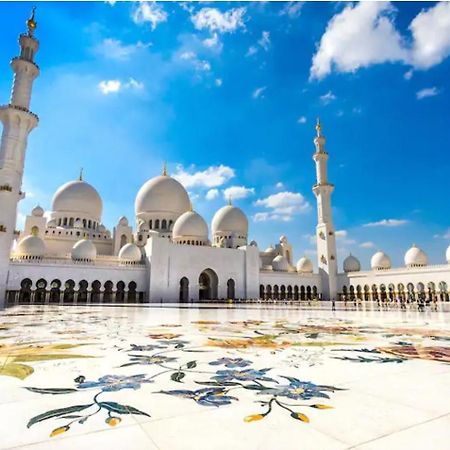 Corniche Street - For Males "Peaceful Bed Space" Abu Dhabi Exterior foto